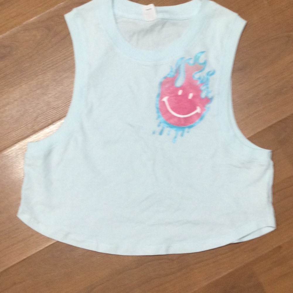 Very cute T. This shirt is 100% Cotton size large but I closer to medium.